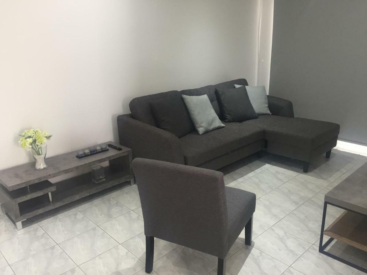 Modern Apartment In Paphos Town Centre Exterior photo