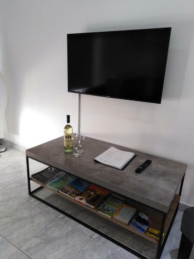 Modern Apartment In Paphos Town Centre Exterior photo